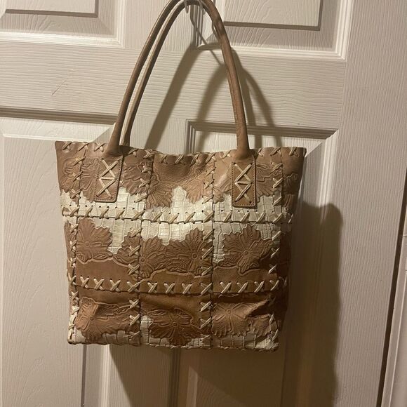 Bergé Italian leather embossed Tan and Cream cross stitching accents Tote Bag - Picture 5 of 13